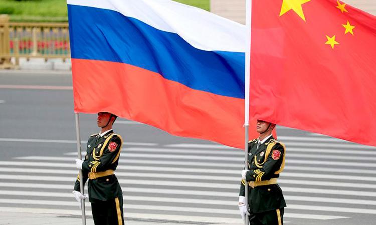 Флаги России и Китая рядом
